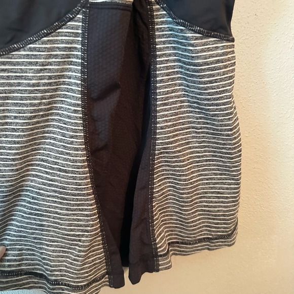 Lululemon Push Ur Limits Grey and White Tank - Picture 5 of 6